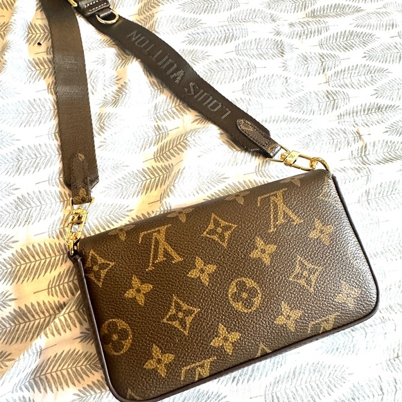 Brown Monogram Crossbody Bag - small and so cute - Picture 6 of 8